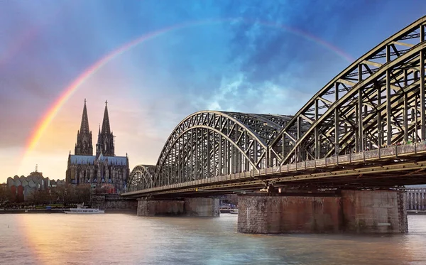 Colônia com arco-íris, Alemanha — Fotografia de Stock
