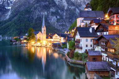 Göl ile Avusturya Alp dağ peyzaj Hallstatt