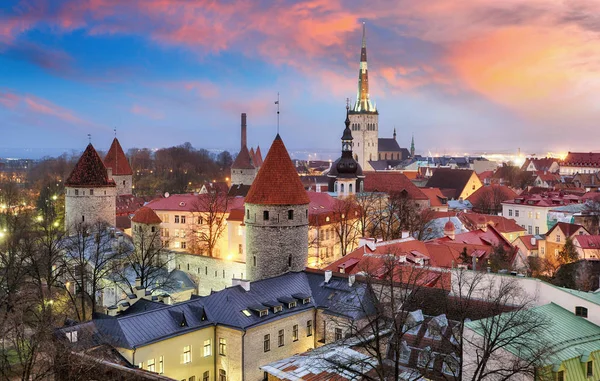 Tallin city, estland bei sonnenaufgang — Stockfoto