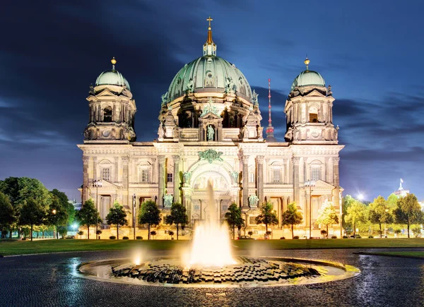 Berlin, Berliner dom på natten — Stockfoto