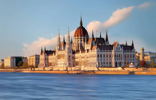 Ungern parlamentet, Budapest symbol — Stockfoto