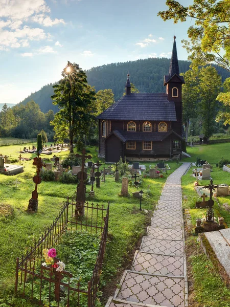 Iglesia de madera, Tatranska Javorina, Altos Montes Tatra, Oeste — Foto de Stock