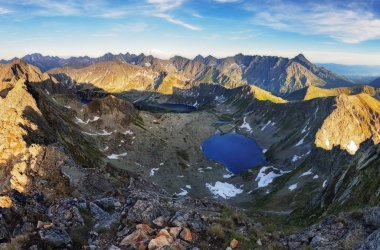 Dağ manzarası, yaz aylarında Slovakya Tatras