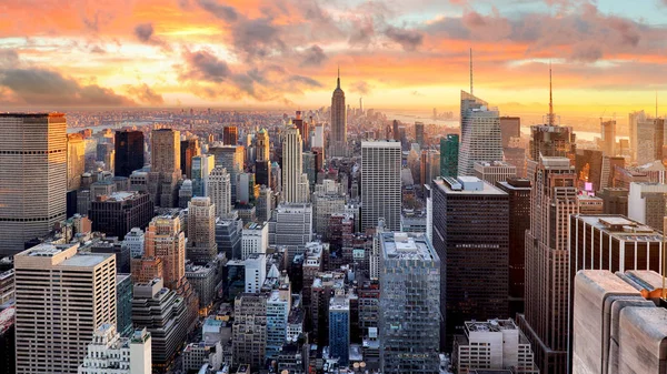 New York City bei Sonnenuntergang, USA — Stockfoto