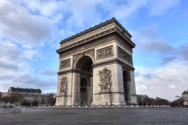 Arc de Triomphe against nice blue sky — Stock Photo, Image