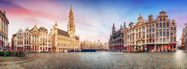 Brussel, panorama van de Grand Place in mooie zomerdag, Belgi — Stockfoto