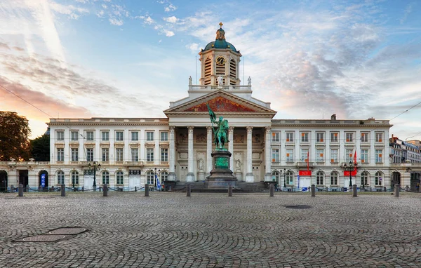 Bruselas - Plaza Real con iglesia Saint Jacques sur Coudenber —  Fotos de Stock