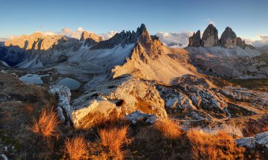 Tre Cime di Lavaredo, Locatelli. Dolomites Alps, Tyrol. Italy, E