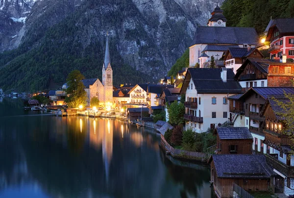 Oostenrijk Alpen landschap, Hallstatt nachts — Stockfoto