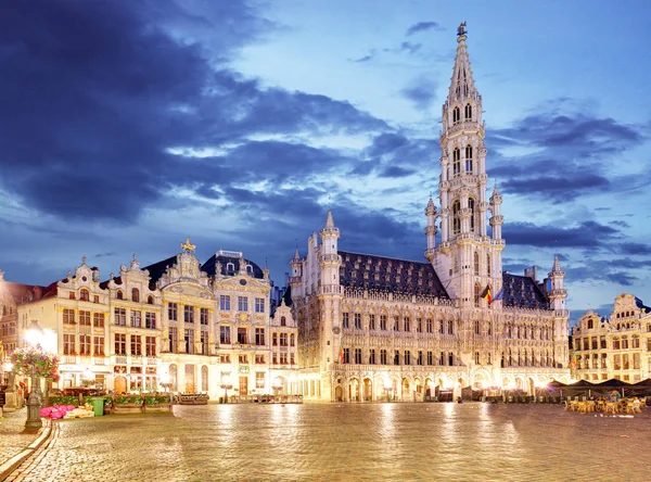 Bruxelas - Grande lugar à noite, ninguém, Bélgica — Fotografia de Stock