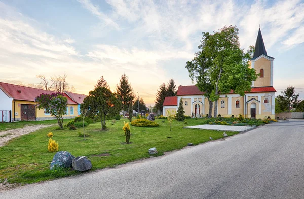Kerk in de buurt van dorp Cifer - Jarna — Stockfoto