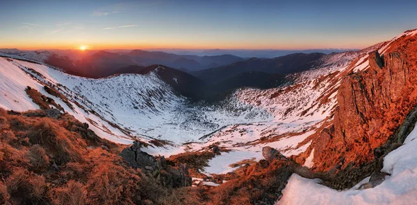 冬 - 秋山の夕日 — ストック写真