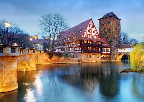 Nuremberg, Alemania en Bridge . — Foto de Stock