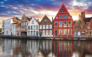 Bruges - Brugge Kanalları, Belçika, akşam manzarası.