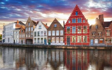 Bruges - Brugge Kanalları, Belçika, akşam manzarası.