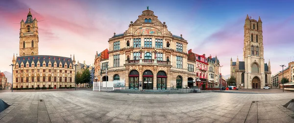 Gent, België panorama van Sint - Baafsplein plein bij zonsopgang, — Stockfoto