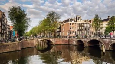 Amsterdam - zaman atlamalı gün bulutlu