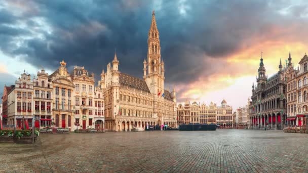 Brussel bij zonsopgang - Grand place, België, time-lapse — Stockvideo