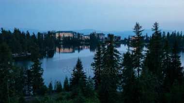 Tatras gece boyunca Strbske pleso - göl, Slovakya, zaman atlamalı