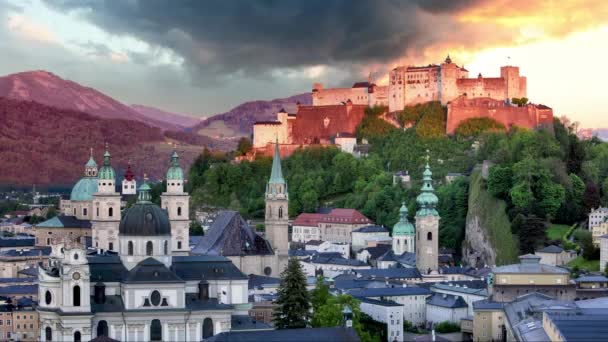 Tempo limite do castelo de Salzburgo, Áustria ao pôr-do-sol — Vídeo de Stock