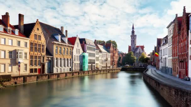 Brugge, België - schilderachtig stadsgezicht op de dag, tijd laspe — Stockvideo