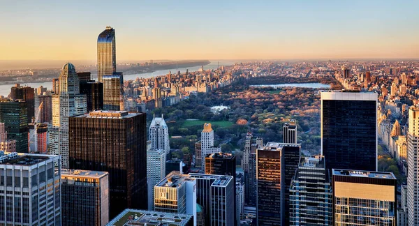 Central Park em Nova York ao pôr do sol — Fotografia de Stock