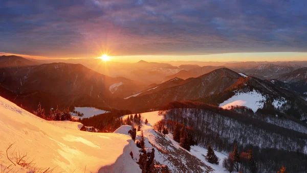 Vrchol hory příroda v zimě - Slovensko, panorama — Stock fotografie