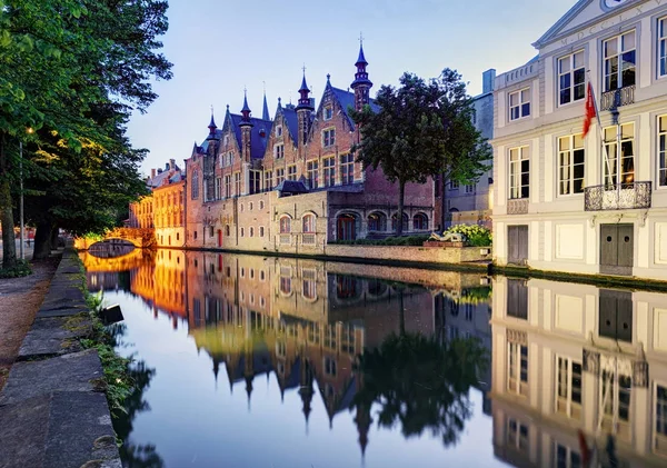 Βέλγιο - ιστορικό κέντρο της Μπριζ και θέα στο ποτάμι. Παλιά Brugge bu — Φωτογραφία Αρχείου