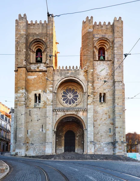 Lissabonin katedraali päivällä, kukaan — kuvapankkivalokuva