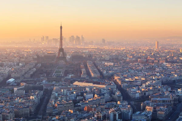 Flygfoto över Paris vid solnedgången — Stockfoto