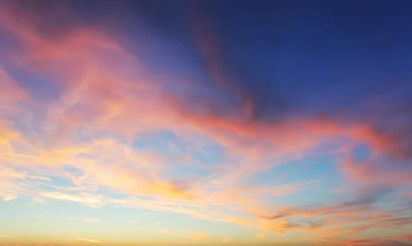 Himmel nur bei Sonnenuntergang — Stockfoto