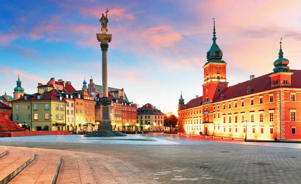 Varšava, královský hrad a staré město při západu slunce, Polsko — Stock fotografie