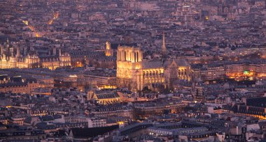 Gece Notre Dame de Paris, Fransa.