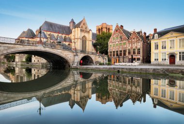 Gent - Ortaçağ Katedrali ve Ghent, Belg bir kanal üzerinde köprü