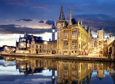Ortaçağ Ghent geceleri. Belçika