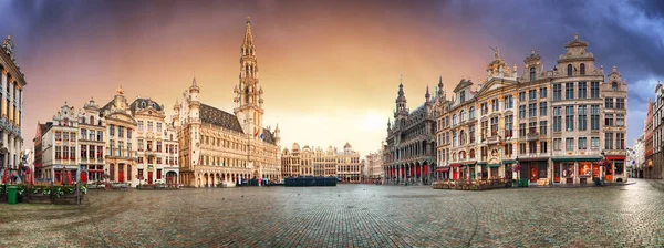Brussel - panorama van de Grote Markt bij zonsopgang, België — Stockfoto