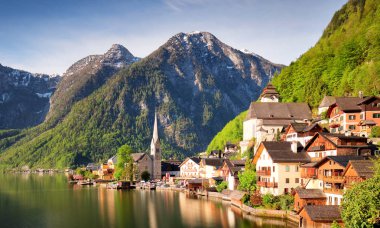 Göl ile Avusturya Alp dağ peyzaj Hallstatt