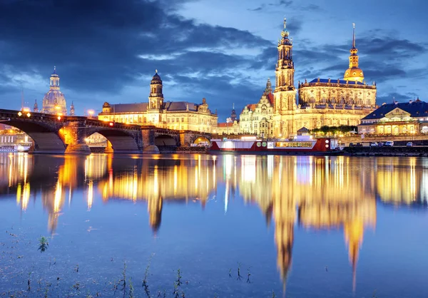 Dresden på natten, Tyskland — Stockfoto