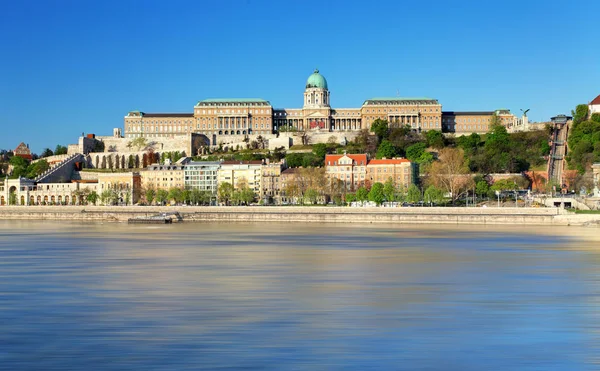 Budai vár, ez a történelmi kastély és a palota, Budapest — Stock Fotó