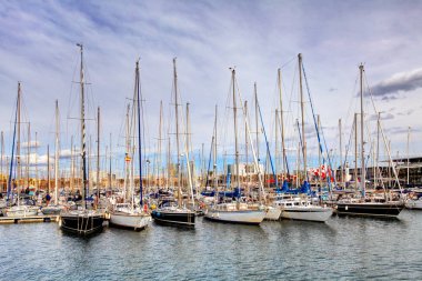 Bağlantı noktası Barcelona, İspanya. Yat, yelkenli tekne 