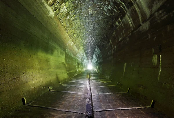 Dunkler Tunnel - niemand — Stockfoto