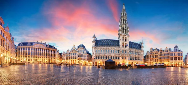 Brussel - panorama van de Grote Markt bij zonsopgang, België — Stockfoto