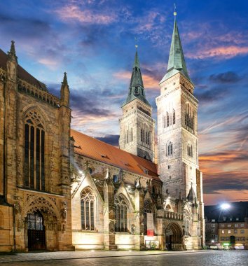 Nürnberg - St. Lawrence Kilisesi batımında Deutschland