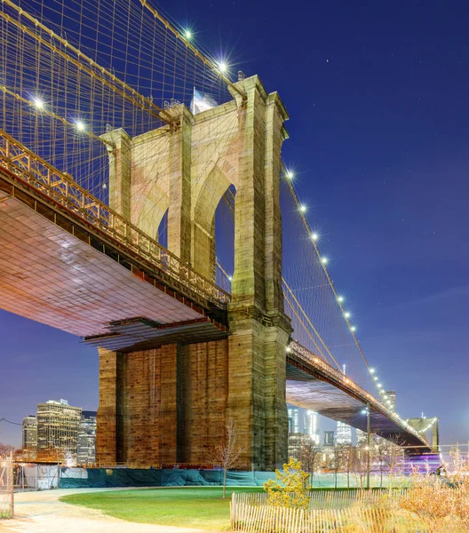 Brooklyn bridge at night, New York City, USA — Stock Photo, Image