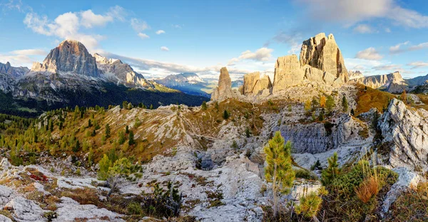 Italien Doloomites Alperna, cinque Torri — Stockfoto