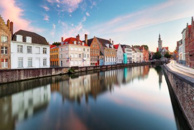 Gün batımında, Bruges, Belçika Kanallar