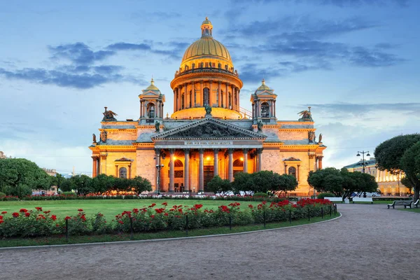 Sankt Petersburg - Katedra Izaaka w nocy, Rosja. — Zdjęcie stockowe