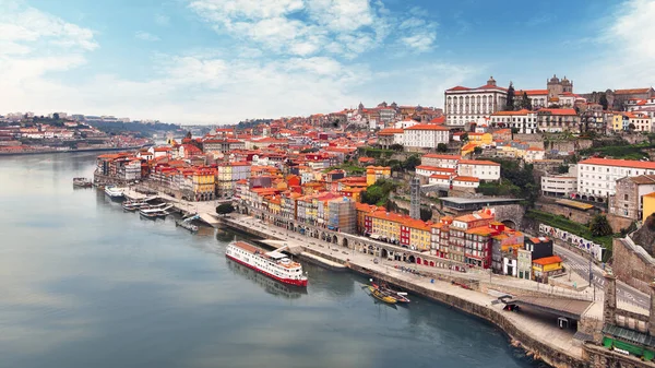 Cityscape Porto (Oporto) eski şehir, Portekiz. Do Vadisi — Stok fotoğraf