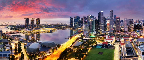 Singapore stad panoranora bij zonsopgang met Marina baai — Stockfoto