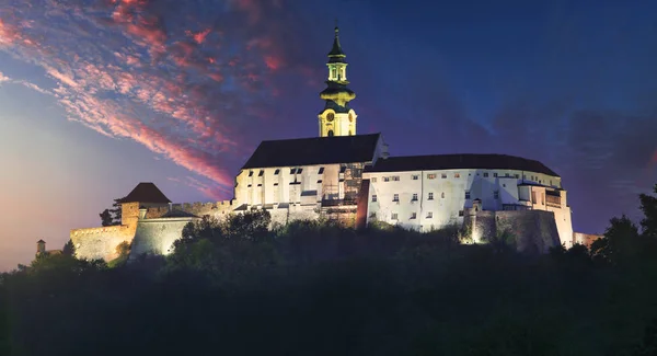Nitra slott på natten, Slovakien — Stockfoto